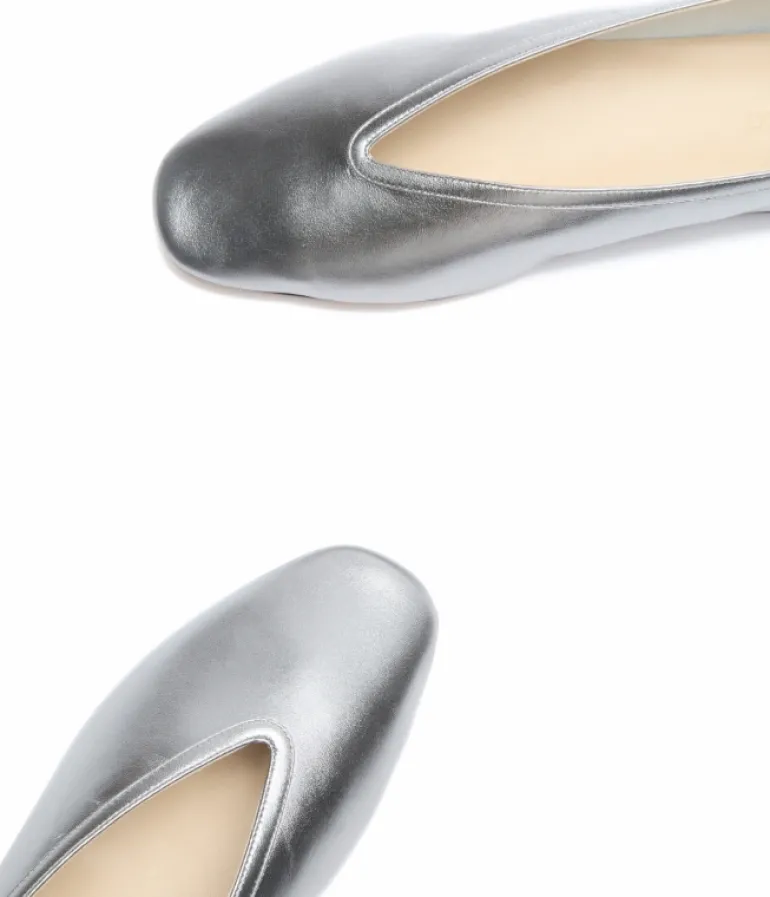 Flat Shoes-Le Monde Beryl Luna Leather Slipper in Silver